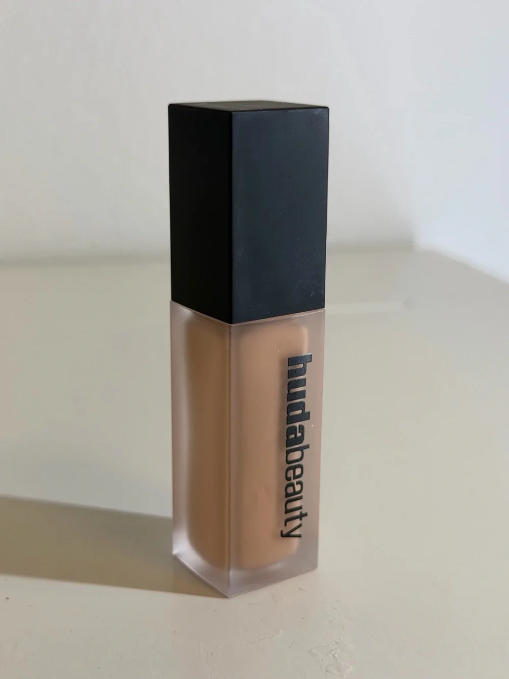 Huda Beauty Faux Filter Luminous Matte Concealer - Sugar Biscuit